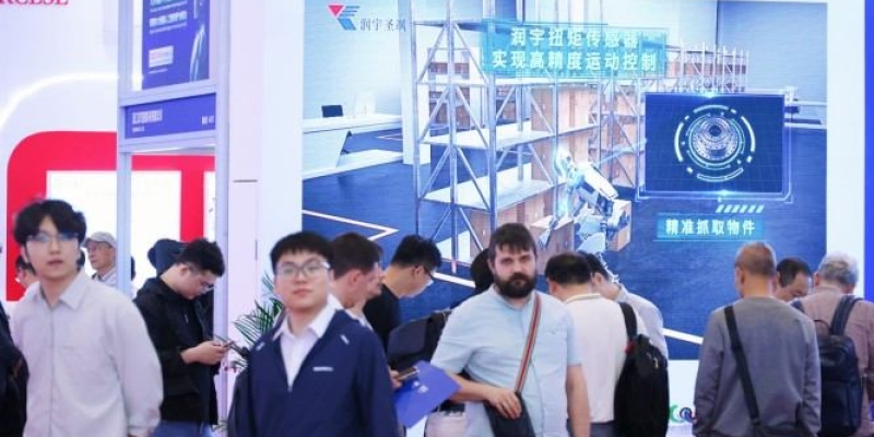 2027 杭州打造专属人形机器人展会，3 万㎡展厅招展正式启动