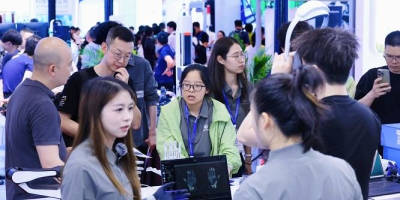 国内首场全产业链专业展推动人形机器人发展，第三届杭州展会展位开放预定。