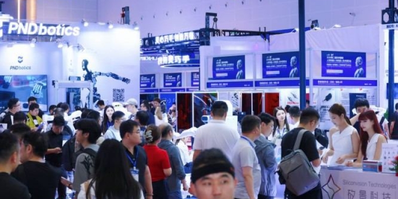 整机展示专区隆重招商！全尺寸人形机器人、工业作业机器人、康养陪护机器人共聚杭州！